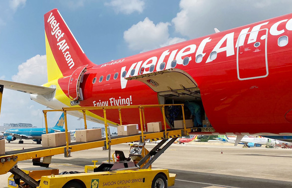 Chuyến bay Vietjet chuyên chở thiết bị y tế viện trợ từ Đức đã về tới Việt Nam - Ảnh 2.