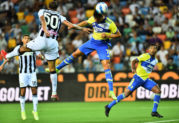 Ronaldo bị từ chối bàn thắng, Juventus hòa dù dẫn trước 2-0 trong ngày ra quân Serie A - Ảnh 4.
