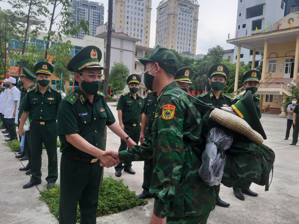 Thầy thuốc quân hàm xanh lên đường vào Nam chống dịch - Ảnh 2.