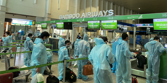 Bamboo Airways chở miễn phí chở gần 200 công dân Thanh Hoá từ TP.HCM về quê - Ảnh 1.