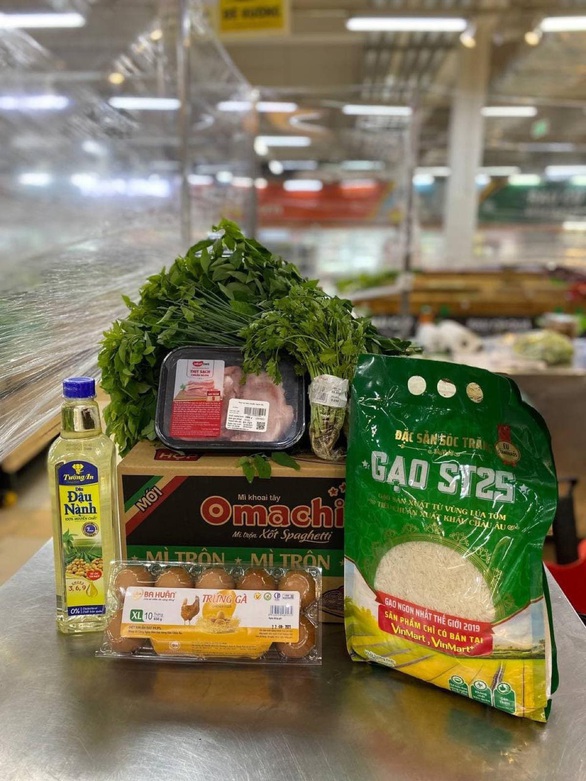 Doanh nghiệp bán lẻ chủ động nguồn cung hàng hóa dồi dào, phối hợp “đi chợ hộ” phục vụ người dân TP - Ảnh 3. Doanh nghiệp bán lẻ chủ động nguồn cung hàng hóa dồi dào, phối hợp “đi chợ hộ” phục vụ người dân TP - Ảnh 3.
