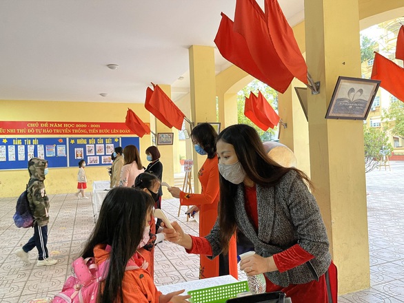 Sắp khai giảng vẫn thiếu đủ thứ - Ảnh 1. Sắp khai giảng vẫn thiếu đủ thứ - Ảnh 1.