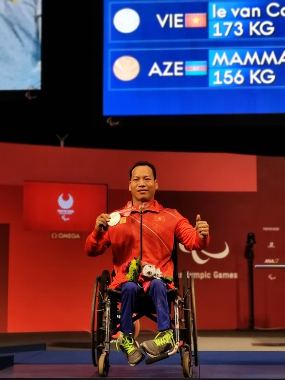 Paralympic Tokyo 2020: Chiếc huy chương bạc quý giá của Lê Văn Công - Ảnh 1. Paralympic Tokyo 2020: Chiếc huy chương bạc quý giá của Lê Văn Công - Ảnh 1.