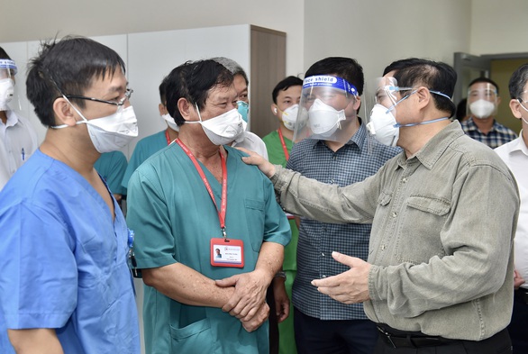 Thủ tướng đề nghị người dân gọi điện tới số điện thoại khẩn cấp của phường để kiểm tra - Ảnh 1.