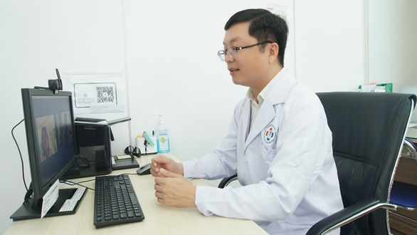 700 nhân viên y tế Trường ĐH Y khoa Phạm Ngọc Thạch sẽ tư vấn từ xa cho các F0 - Ảnh 1.