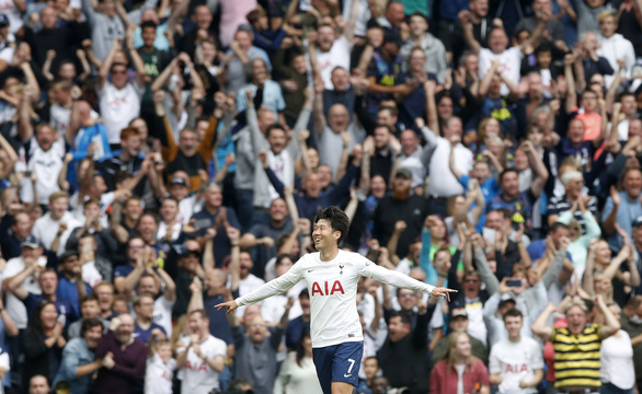 Son Heung-Min tỏa sáng, Tottenham trở thành đội duy nhất toàn thắng - Ảnh 1.