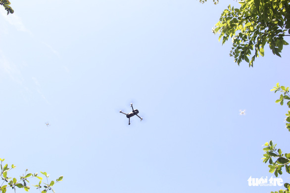 Đà Nẵng thử nghiệm bay flycam để giám sát ai ở đâu ở yên đó trong các hẻm - Ảnh 2.