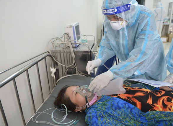 Tuyển người từng là F0 chăm sóc F0 trong bệnh viện - Ảnh 1. Tuyển người từng là F0 chăm sóc F0 trong bệnh viện - Ảnh 1.