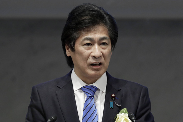 Bộ trưởng Y tế Nhật: Tạp chất trong vắc xin Moderna có thể do kim tiêm bị kẹt - Ảnh 1.