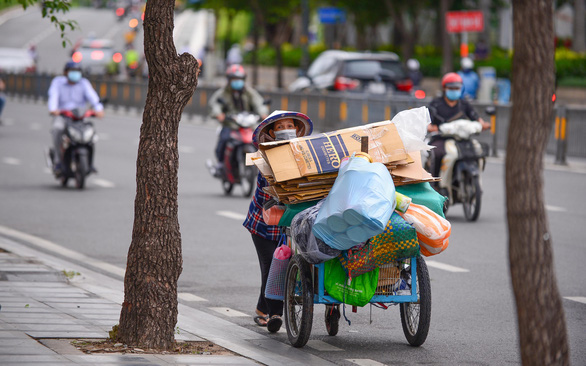 Nhiều kênh hỗ trợ khẩn cấp người khó khăn ở TP.HCM - Ảnh 1.