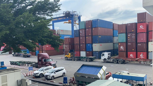 TP.HCM và Bà Rịa - Vũng Tàu tìm cách giải tỏa ùn tắc hàng ở cảng Cát Lái - Ảnh 1.