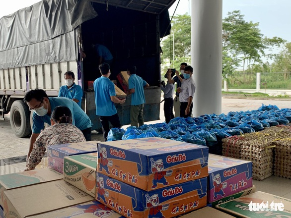 An Giang chở hơn 10 tấn nông sản tiếp sức cho công nhân Bình Dương - Ảnh 1. An Giang chở hơn 10 tấn nông sản tiếp sức cho công nhân Bình Dương - Ảnh 1.