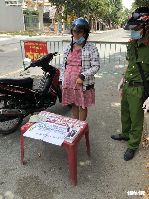 Bắt 1 phụ nữ mang bầu tàng trữ trái phép 36 bịch ma túy ở Tiền Giang - Ảnh 1. Bắt 1 phụ nữ mang bầu tàng trữ trái phép 36 bịch ma túy ở Tiền Giang - Ảnh 1.
