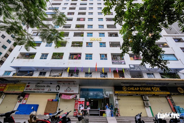 Hà Nội: Số ca mắc COVID-19 trong cộng đồng vẫn tăng, phong tỏa tòa nhà HH4C Linh Đàm - Ảnh 2. Hà Nội: Số ca mắc COVID-19 trong cộng đồng vẫn tăng, phong tỏa tòa nhà HH4C Linh Đàm - Ảnh 2.