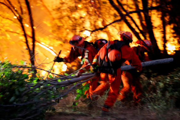 Đám cháy rừng lớn nhất ở Mỹ đe dọa bang California - Ảnh 2.