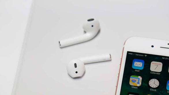 Washington DC tặng Airpod cho thiếu niên tiêm vắc xin COVID-19 mũi đầu - Ảnh 1.