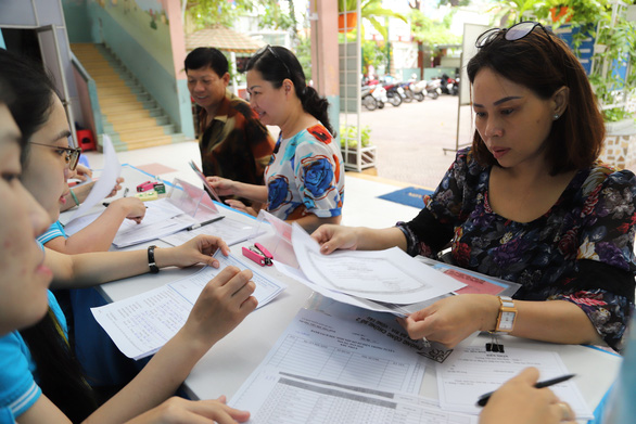 Tuyển sinh đầu cấp trực tuyến: Bối rối và hồi hộp - Ảnh 1.