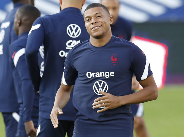 Real hỏi mua Mbappe với giá 220 triệu euro, PSG vẫn từ chối - Ảnh 1.