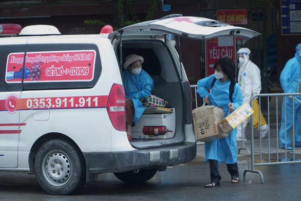 Sau chỉ đạo của Thủ tướng, Hà Nội khẩn trương di dời dân ra khỏi điểm dịch Thanh Xuân Trung - Ảnh 1.