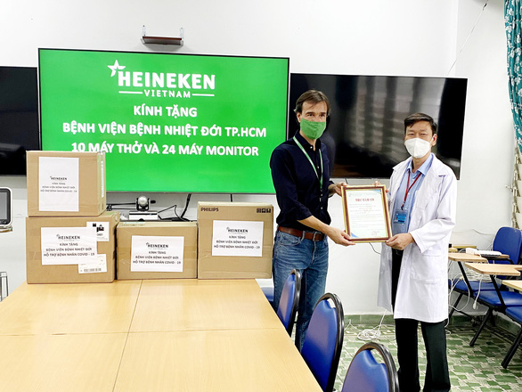 HEINEKEN Việt Nam ủng hộ máy thở cho bệnh viện Nhiệt đới TP.HCM - Ảnh 1. HEINEKEN Việt Nam ủng hộ máy thở cho bệnh viện Nhiệt đới TP.HCM - Ảnh 1.