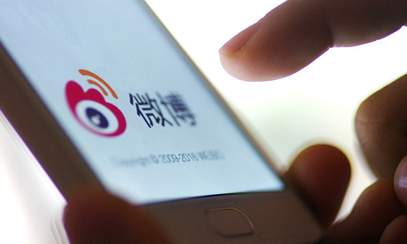 Trung Quốc cho người dùng mạng xã hội cùng dẹp nạn fan cuồng - Ảnh 1.