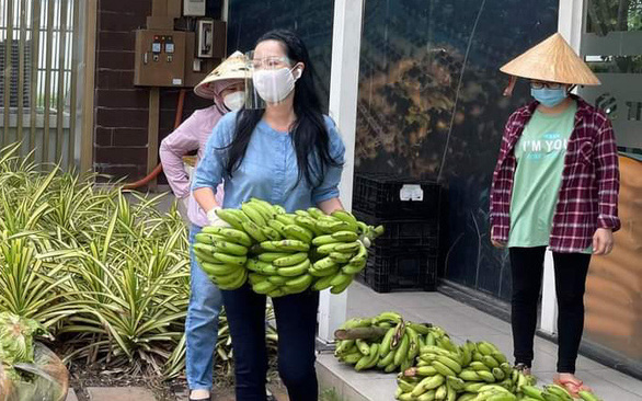 Nghệ sĩ tiếng tăm tình nguyện đi bốc vác, nấu ăn, tài xế... giữa mùa dịch - Ảnh 3.