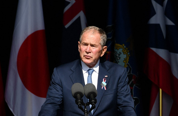 Tưởng niệm ngày 11-9, ông Bush con lo cho tương lai nước Mỹ - Ảnh 1.