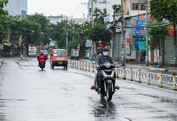 Áp thấp suy yếu vẫn gây mưa lớn, miền Nam đề phòng mưa đá, lốc - Ảnh 1. Áp thấp suy yếu vẫn gây mưa lớn, miền Nam đề phòng mưa đá, lốc - Ảnh 1.