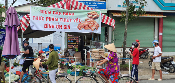  Trước khi sống chung với dịch, chúng ta phải sống chung với nhau - Ảnh 2.