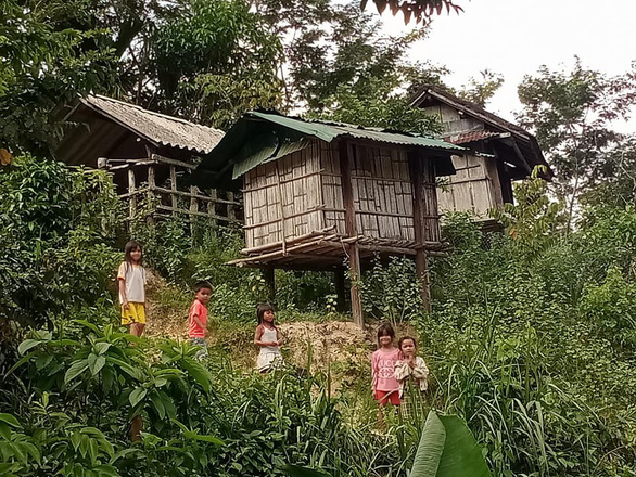 Cô giáo vào làng gieo chữ, ngã xe bùn bê bết vẫn cười: Mình không đi thì ai dạy bọn trẻ - Ảnh 5.