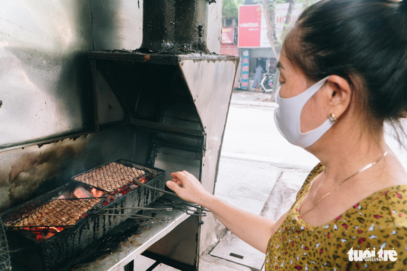 Hà Nội ngày đầu hàng quán được bán mang về: Tôi đợi ngày này đã hơn 2 tháng nay - Ảnh 1.