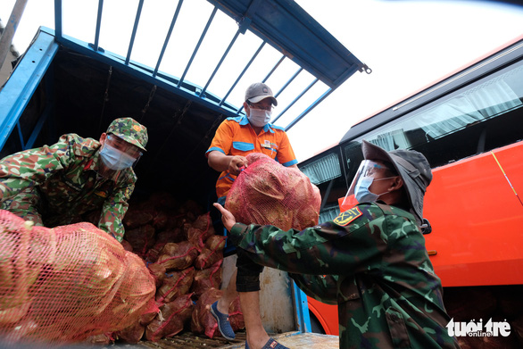 TP.HCM đã đón nhận hơn 5.500 tấn nông sản sạch Lâm Đồng gửi tặng - Ảnh 5.