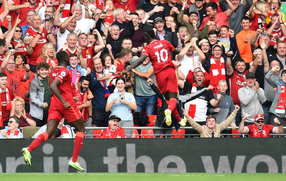 Liverpool thắng dễ, Man City bị cầm chân - Ảnh 1.