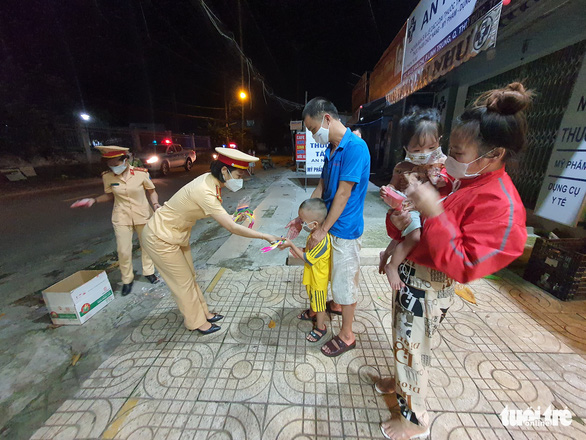 Đón Tết Trung thu ở nhà vẫn vui - Ảnh 2.