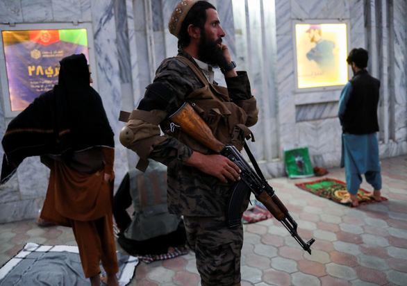 Taliban hứng chịu vụ tấn công khủng bố chết người đầu tiên - Ảnh 1.