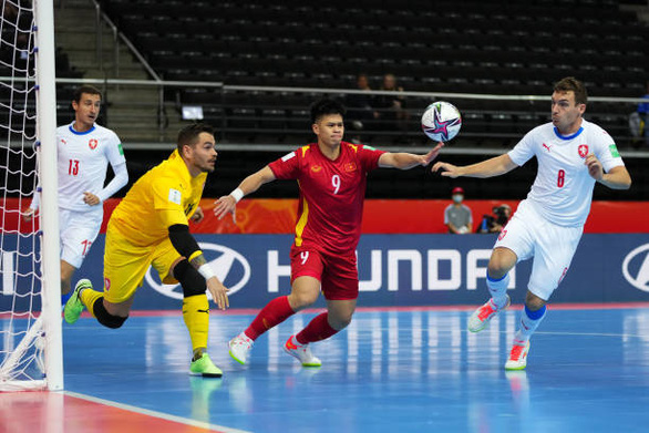 Hòa CH Czech, futsal Việt Nam giành vé vào vòng 16 đội World Cup 2021 - Ảnh 1.