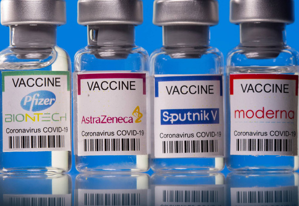 CDC Mỹ: liều 3 vắc xin Pfizer, Moderna giảm hiệu quả từ tháng thứ tư - Ảnh 1.