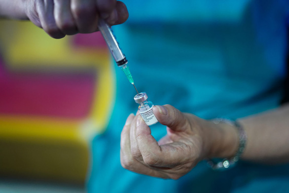 CDC châu Âu: Không cần thiết tiêm liều vắc xin COVID-19 thứ 3 - Ảnh 1.