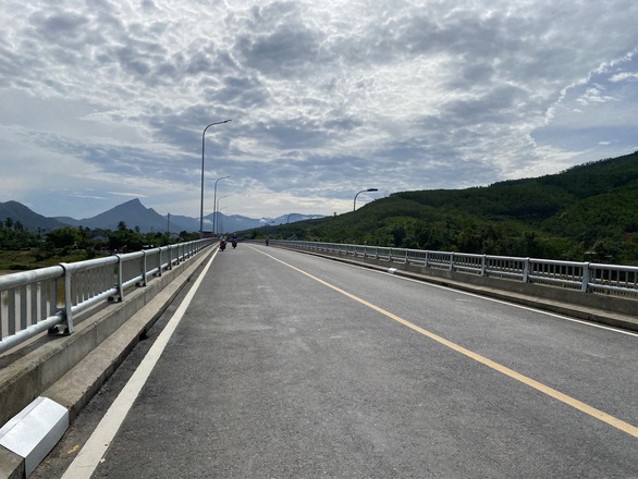 Thêm cây cầu Nông Sơn nối đôi bờ sông Thu Bồn - Ảnh 3. Thêm cây cầu Nông Sơn nối đôi bờ sông Thu Bồn - Ảnh 3.