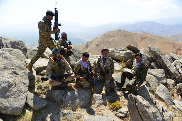 Đàm phán thất bại, Taliban vây hãm căn cứ quân kháng chiến - Ảnh 1.