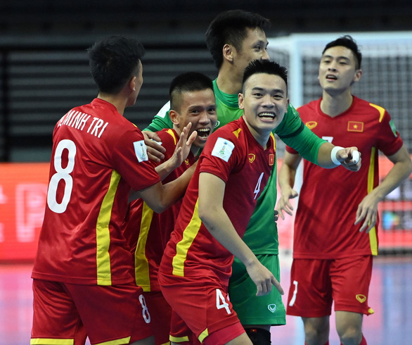 Tuyển futsal Việt Nam: Hình ảnh từ băng ghi hình ở quê nhà giúp rất nhiều cho tinh thần chúng tôi - Ảnh 3.