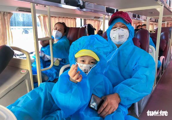 200 thai phụ, trẻ em được đưa về quê Ninh Thuận - Ảnh 2.