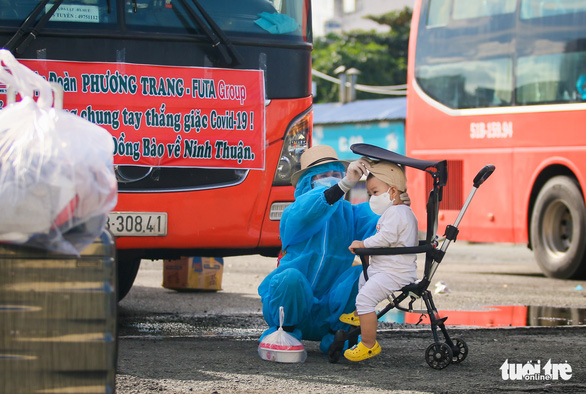 200 thai phụ, trẻ em được đưa về quê Ninh Thuận - Ảnh 5.