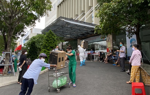 Sở Y tế TP.HCM kiến nghị 3 ‘cơ chế thu phí điều trị COVID-19’ cho các bệnh viện tư nhân - Ảnh 1. Sở Y tế TP.HCM kiến nghị 3 ‘cơ chế thu phí điều trị COVID-19’ cho các bệnh viện tư nhân - Ảnh 1.