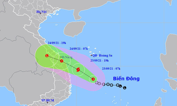 Áp thấp nhiệt đới cách Phú Yên 280km, có thể thành bão trong hôm nay - Ảnh 1.