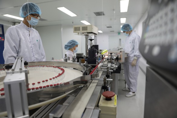 Việt Nam sản xuất thành công lô vắc xin Sputnik V đầu tiên - Ảnh 2. Việt Nam sản xuất thành công lô vắc xin Sputnik V đầu tiên - Ảnh 2.