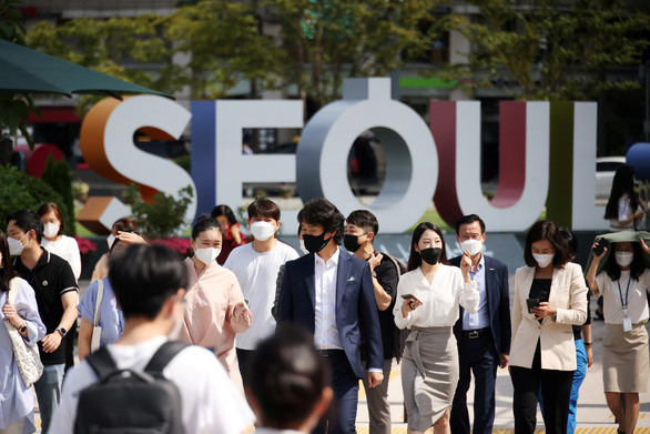 Bùng dịch sau kỳ nghỉ lễ, Hàn Quốc lần đầu có hơn 3.000 ca bệnh trong 1 ngày - Ảnh 1.