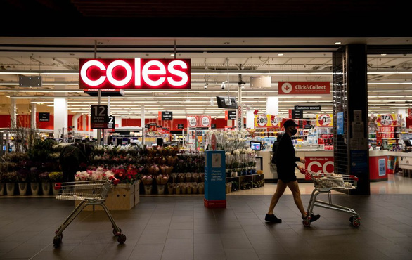 Các siêu thị Úc hụt hơi vì biến thể Delta - Ảnh 1.