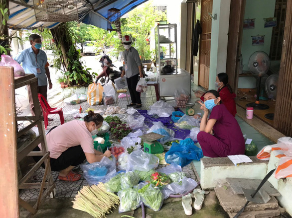 Mất điện thoại khi đi chợ hộ, tổ trưởng được tặng ngay điện thoại mới - Ảnh 3.