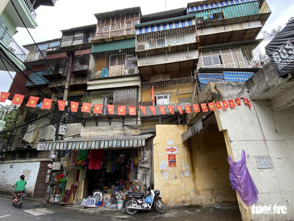 Chiếm 60% chung cư cũ cả nước, hàng chục năm Hà Nội chỉ cải tạo được 1,2% - Ảnh 1.